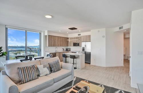Luxury 2 Bedroom Corner Condo Walk to Design District, Infinity pool with Bay and City views, Gym, Free Parking Spot - Foto 23