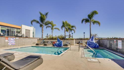 By Seaport Village and Navy Base! Chic Condo with Pool - Foto 3