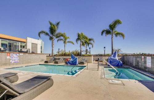 By Seaport Village and Navy Base! Chic Condo with Pool - Foto 3