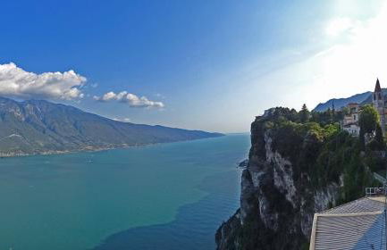 Casa De Pol Exclusive Lake View by Gardadomusmea - Photo 20