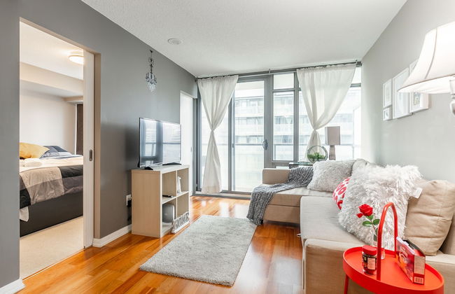 Stylish Suite in Downtown Toronto - Photo 22