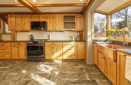 Luxury Lake House w Dock & Game Room - Photo 10