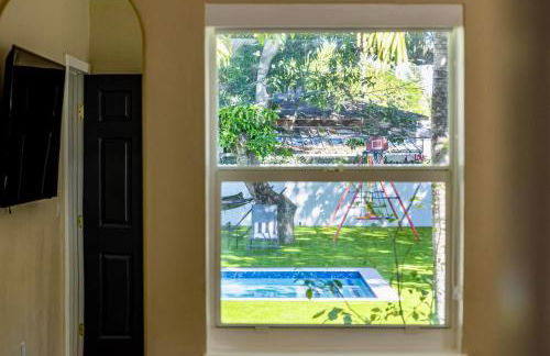 Luxury Miami Pool House Private Backyard Oasis Near Wynwood and Miami International Airport - Photo 46