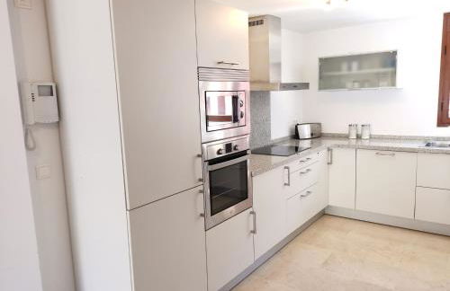 Beautiful penthouse with 3 pools, indoor heated pool, sauna, jacuzzi - Foto 11