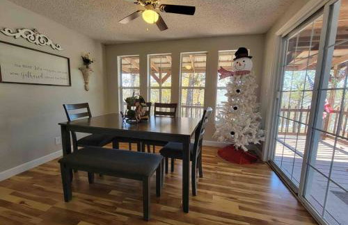 Gigi's Spacious Lakefront with Boat Ramp Access!! Newly Remodeled, Sleeps 8! - Foto 21