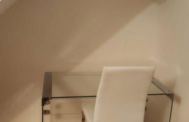 Captivating 3-Bed House in Kent - Photo 10