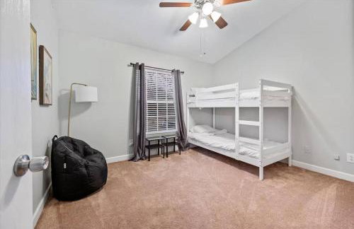 Brand New Stay! Pool • Hot Tub • Game Room Retreat - Foto 10