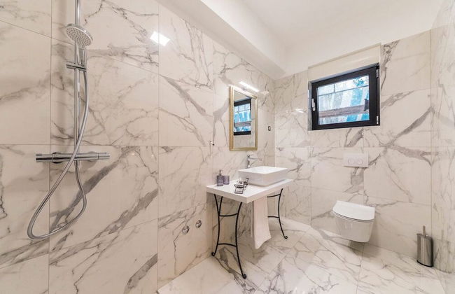 Beachfront Villa Baronessa with Pool - Photo 27