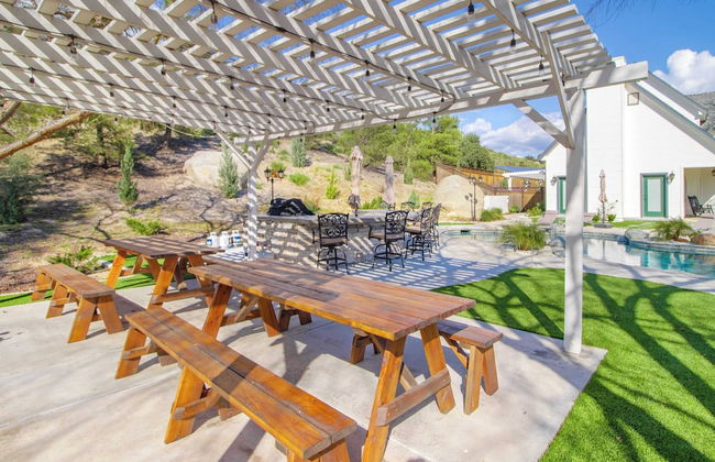 The Riesling Retreat by Avantstay Estate w/ Pool, Hottub, Putting Green & Pickle Ball Court! - Photo 29