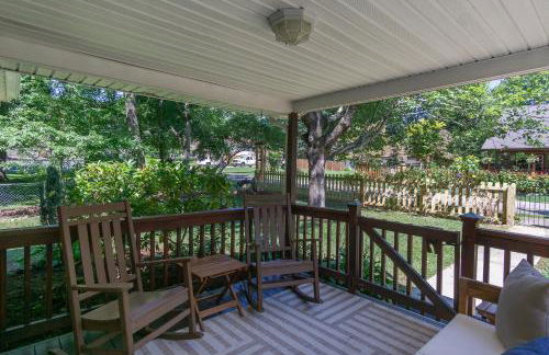 Charming Pet-Friendly Cottage Walkable to Town! - Foto 7