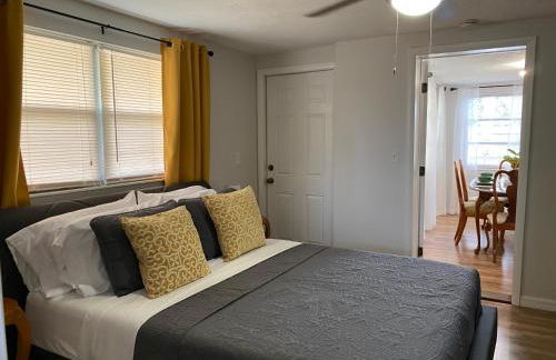 Cozy 3-bed home close to beautiful beaches. - Photo 19