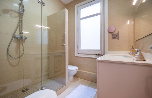 Stunning 4BR Apart in Sagrada Familia - Photo 40