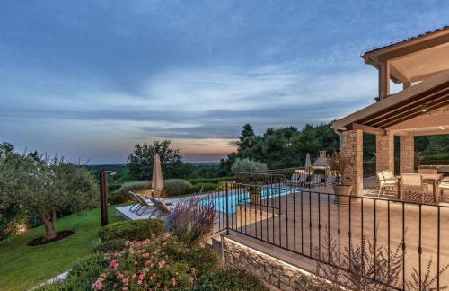 Holiday Home Romantische Villa mit Meerblick- Pool und Jacuzz by Interhome - Foto 2