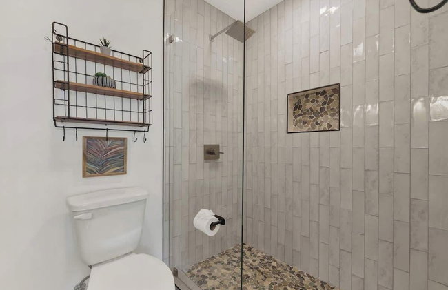 Elegant and Stylish Glenmoor Abode - 5 min to Town - Foto 39