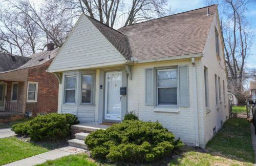 4 Bedroom 2 and a half bath that Sleeps 8 Near it all Ford Telegraph - Foto 8