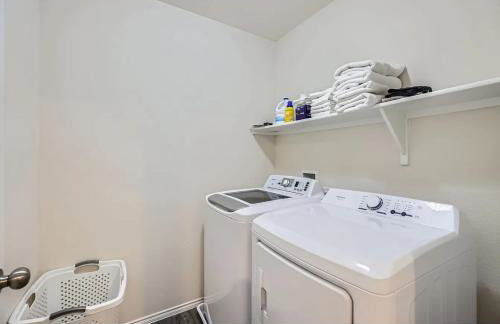 Modern Retreat with Private Office - Foto 19