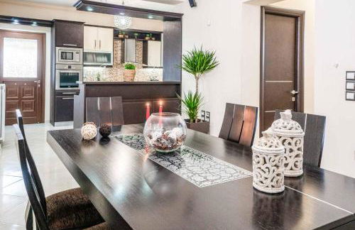 Maggie Alonia - Photo 24