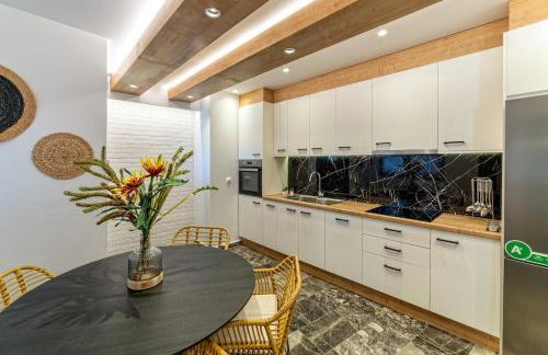 Elegant Roof Deck House with Jacuzzi - Foto 26