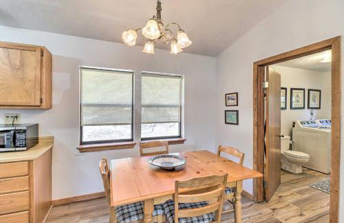 Walk to White River Home with Deck in Flippin! - Foto 6