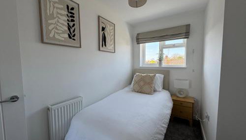 Modern & Spacious Home in Exeter - Smart TV & Xbox - Foto 4