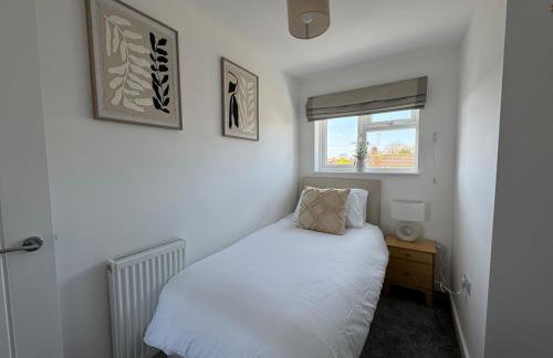 Modern & Spacious Home in Exeter - Smart TV & Xbox - Foto 4