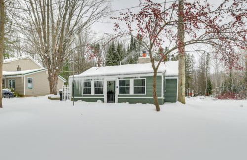 Pet Friendly Home - Walk to Mullet Lake! - Photo 2