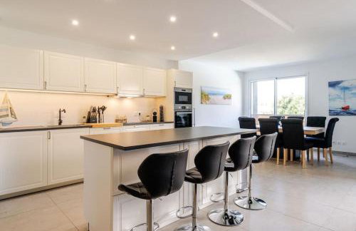 Newly Built Apartment with Pool, Walk to the Beach - Foto 36