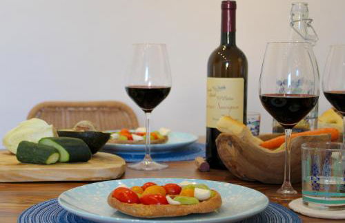 LIGEA APARTMENT - Bright Mediterranean Home with Bali-Inspired Touches - Central Anzio near Sea, Train and Bus Station - Foto 12