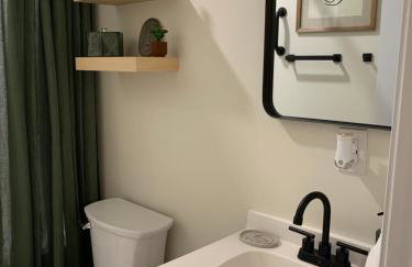 Cozy 2-bed 1-bath apartment - Foto 1