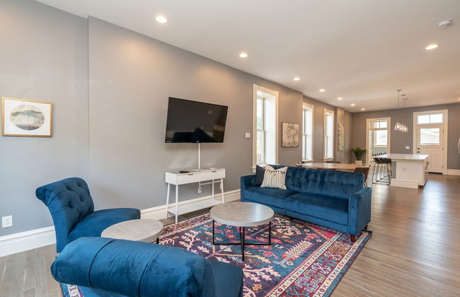 Parkside Comfort | JZ Vacation Rentals - Photo 11