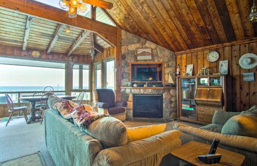 Lakefront Montague Cottage with Deck and Beach! - Foto 6