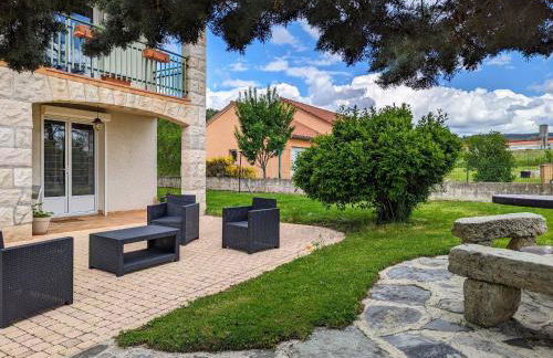 Appartement Spacieux avec Jardin Privatif, Proche du Puy-en-Velay et d'un Golf, WiFi Inclus - FR-1-582-286 - Foto 1