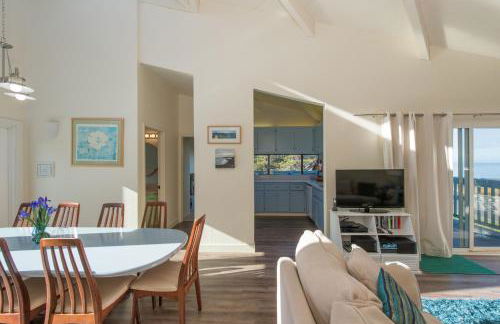 Knot-a-Care! Hot Tub!! Walk to Beach!! BBQ! Fast WiFi!! - Photo 10