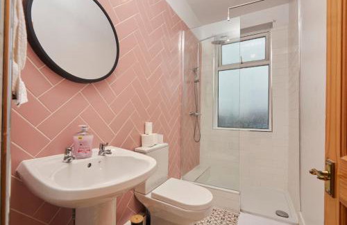 Spacious Bradford House with 4 bedrooms & 6 Beds by PureStay with Parking for 7 nights min! - Foto 52