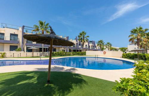 2BD Coastal Gem with Pool & Terrace - Torre de la Horadada - Foto 38