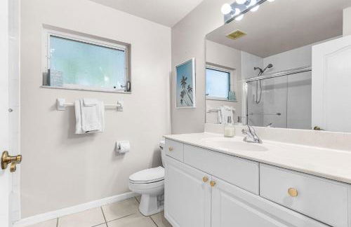 Lazy days and lake views. Beautiful Naples pool home - Foto 25