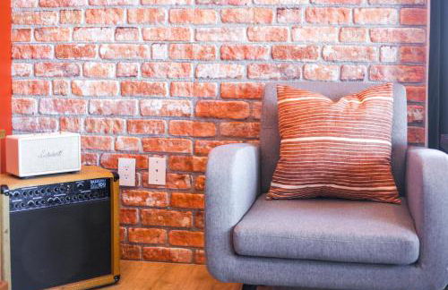 The Rhythm and Rooftop Penthouse Walk To Broadway with Pool and Amazing Views - Foto 17