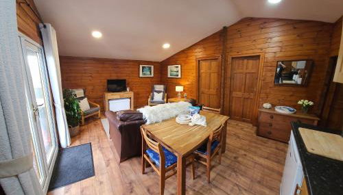 Captain’s Cabin - Photo 4