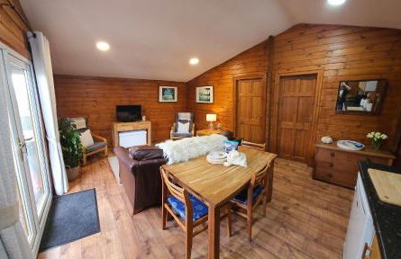Captain’s Cabin - Photo 4