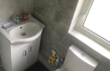 Quiet 2-Bed with Private Garden and Drive - Foto 41