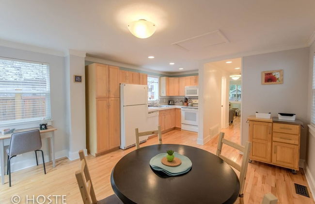 Perfect Cottage Downtown Great Patio! - Photo 11