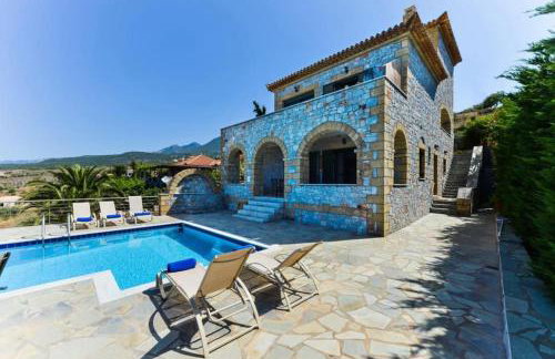 Luxury Villa Nefeli in Stoupa, Private Pool & BBQ - Foto 1