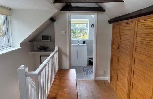 The Corner House, 36, Broadway Road, - Foto 8