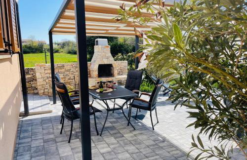 Holiday House Tesser with Pool - Foto 16