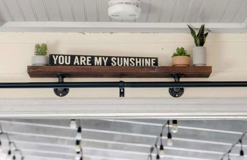 Tiny Home w MIL suite - 3 MI to DT - Foto 80