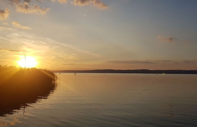 Sunshine Beach House directly at the lake - Foto 20