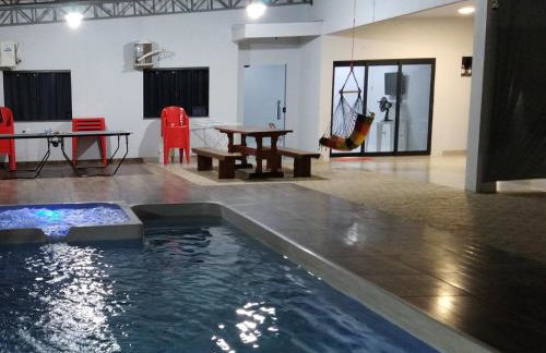 Check-in AUTÔNOMO e Privacidade em Hidro, piscina, casa, garagem até 2, até 3 quartos e 3 ar, 2 banheiros, churrasqueira, máquina de lavar roupas, roupa de cama, todos privativos, insira valor 3 hóspedes e abrimos 2 quartos, já 5 hóspedes usam 3Q - Foto 4
