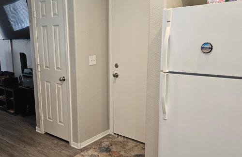 This cute 3 bedroom 2 and half bath is cozy - Photo 39