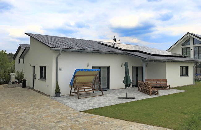 Holiday Home with Garden & Terrace in Bodenwöhr near Hammersee - Foto 1