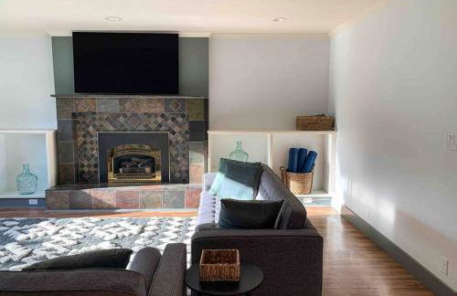 Riverwalk Retreat: Spacious, Hot tub, near Autzen - Foto 3